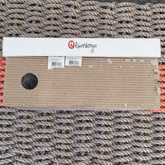 Heels by lsenboye NWT size 6.5 - Picture 7 of 8